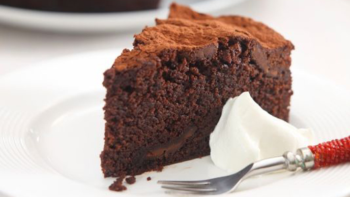 Resultado de imagem para bolo de chocolate humido