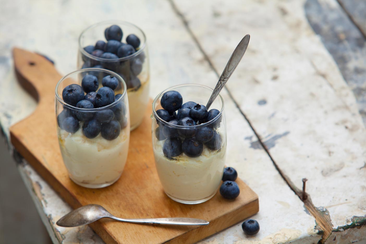 Mousse de Chocolate Branco com Mirtilos